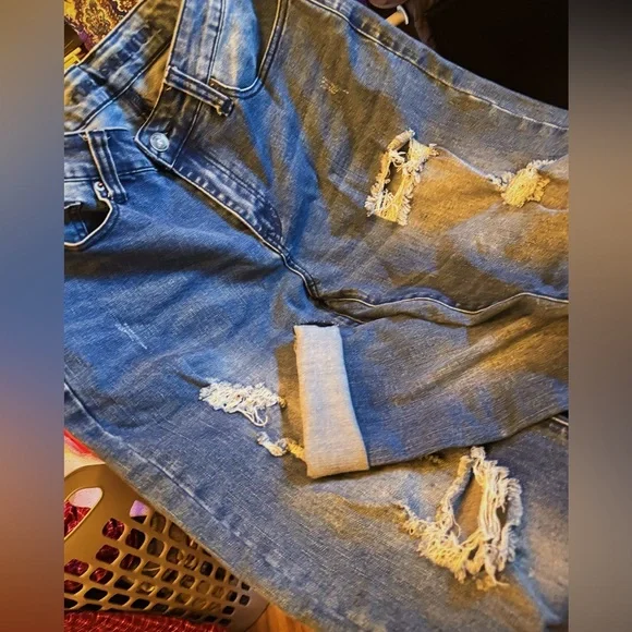 Rue21 Women's Size 34/30 Distressed Light Blue Skinny Jeans - Picture 2 of 2